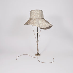Barbara hat